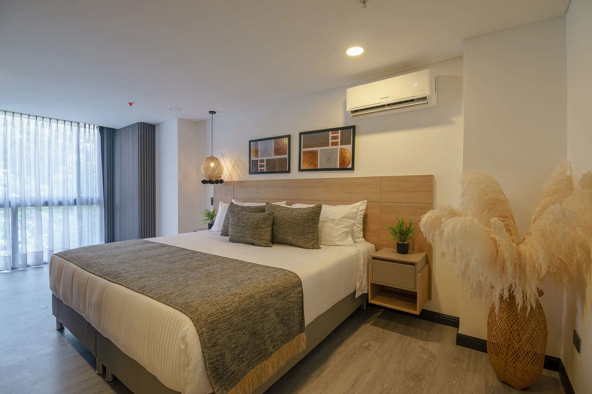 Superior-Accesible-Room-vista-habitacion-first-class-hotel-medellin-1.webp