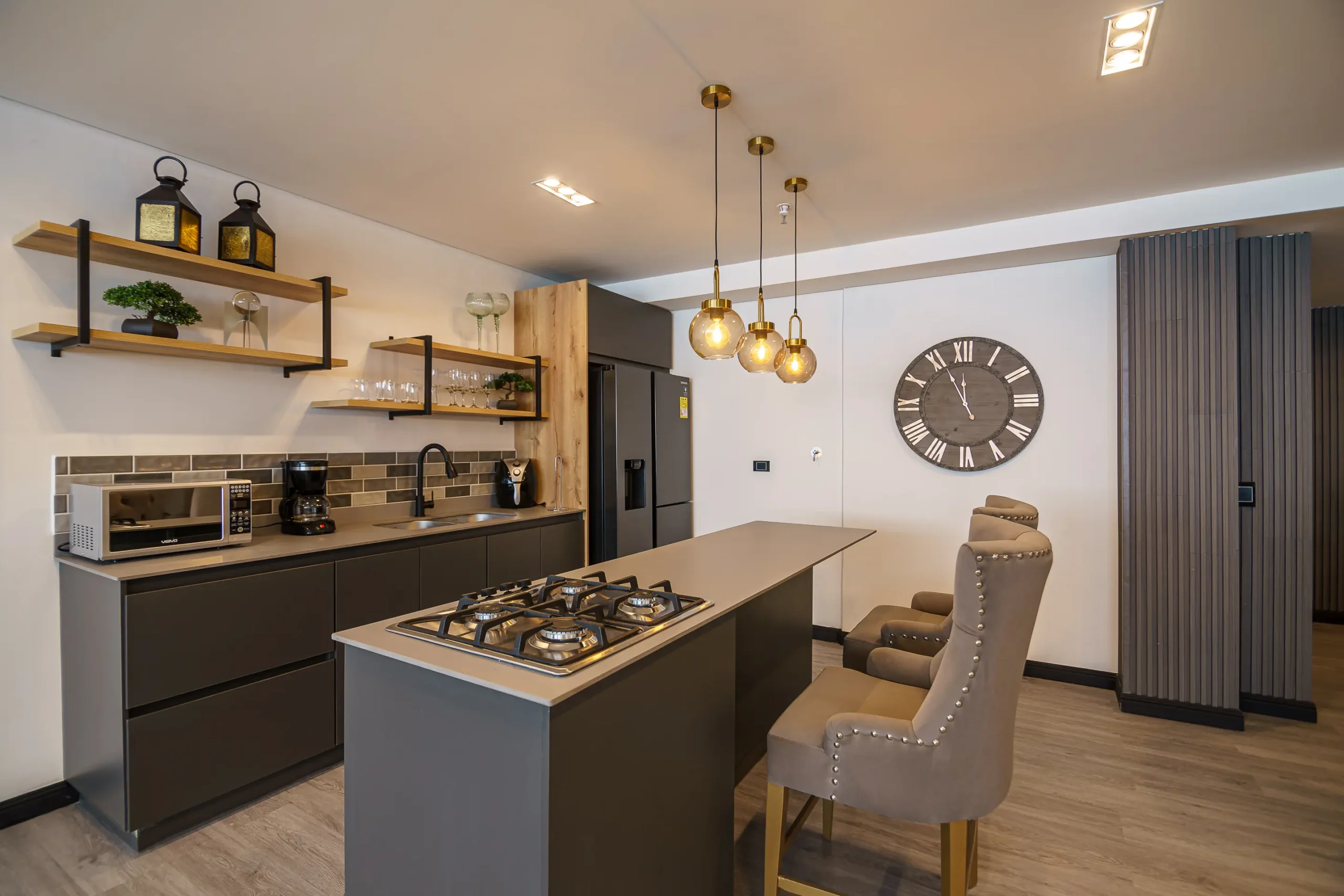 premium-penthhouse-cocina-first-class-hotel-medellin-scaled.webp