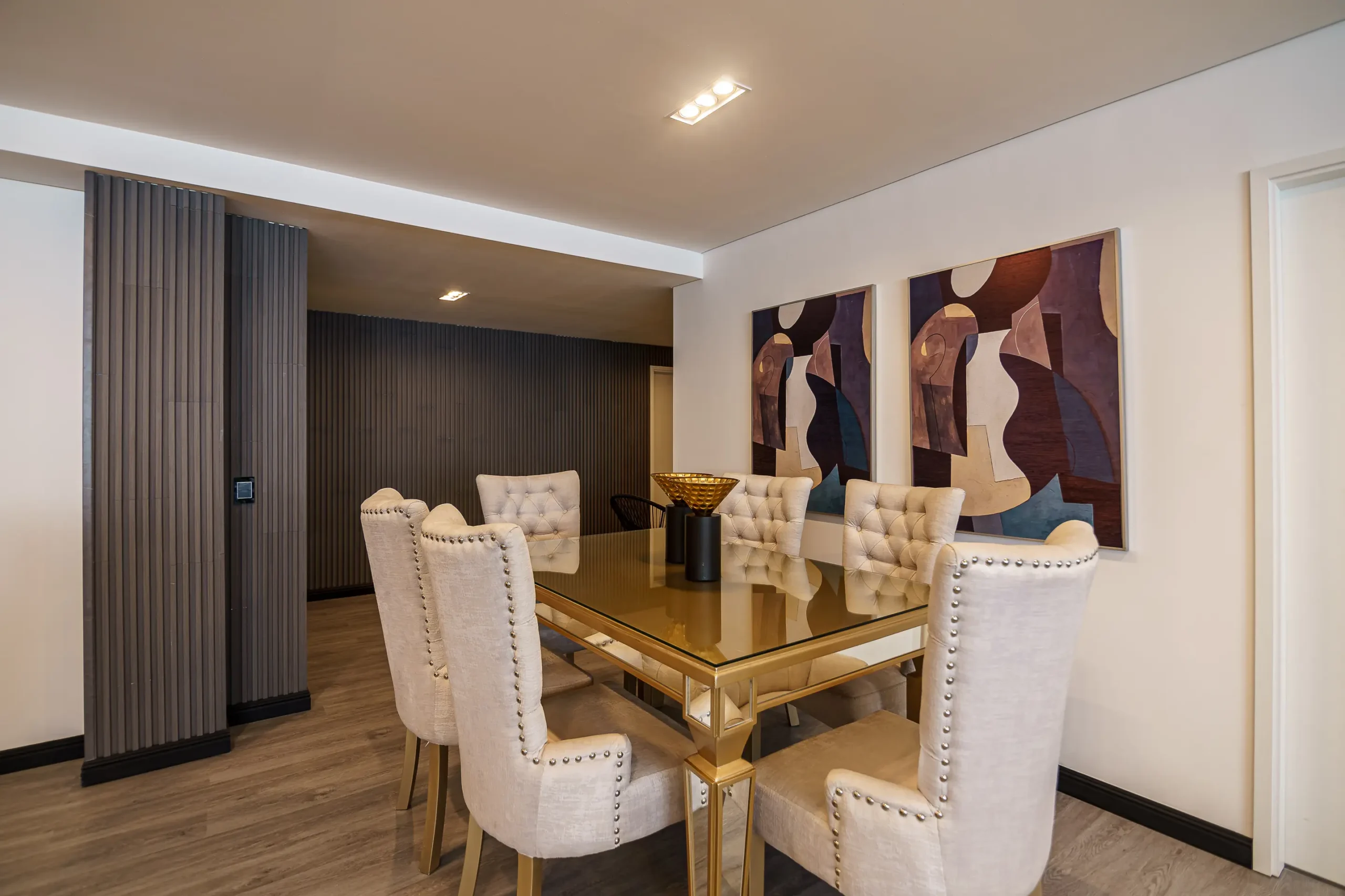 premium-penthhouse-comedor-first-class-hotel-medellin-scaled.webp
