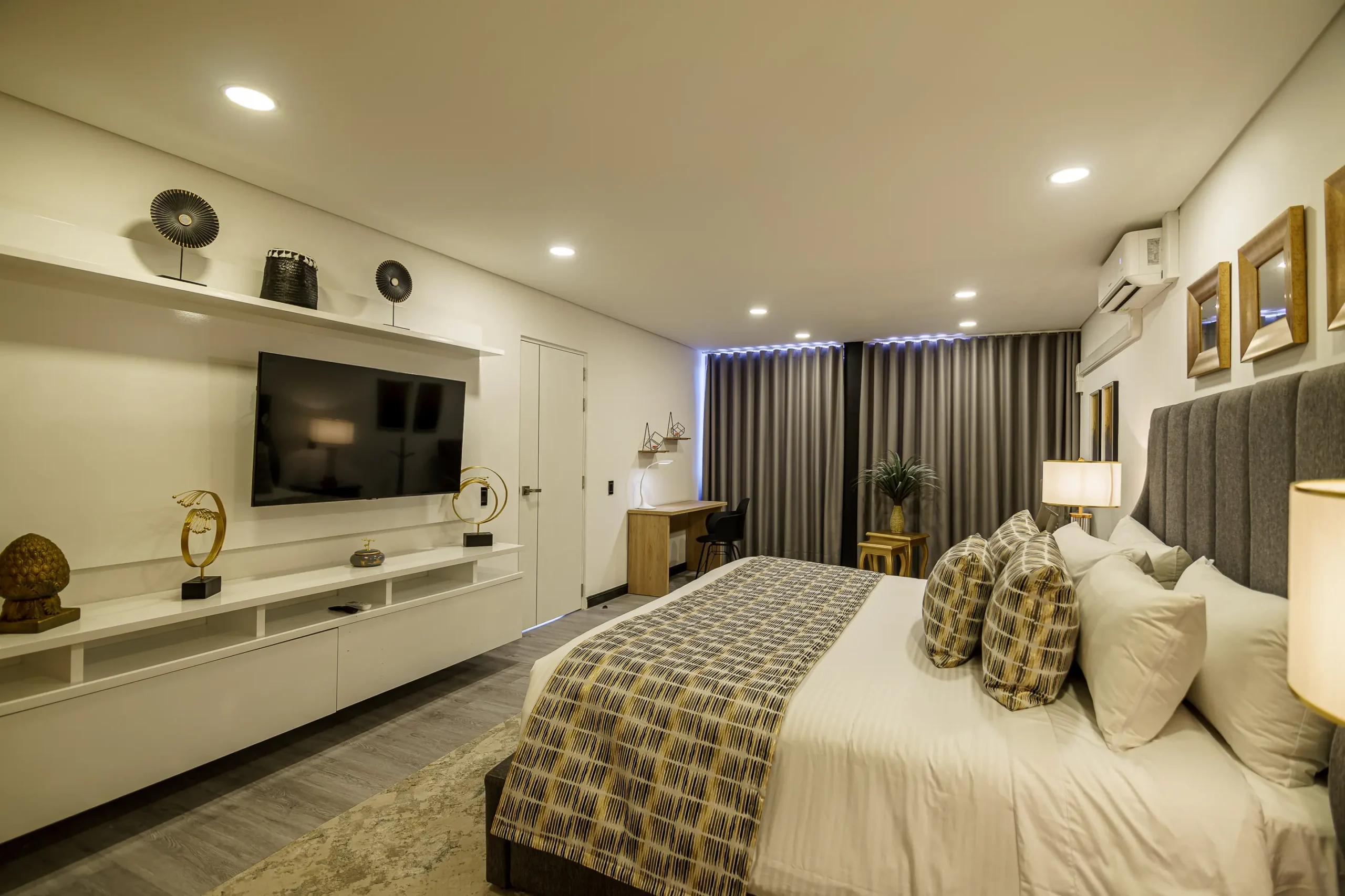 premium-penthhouse-habitacion-first-class-hotel-medellin-scaled.webp