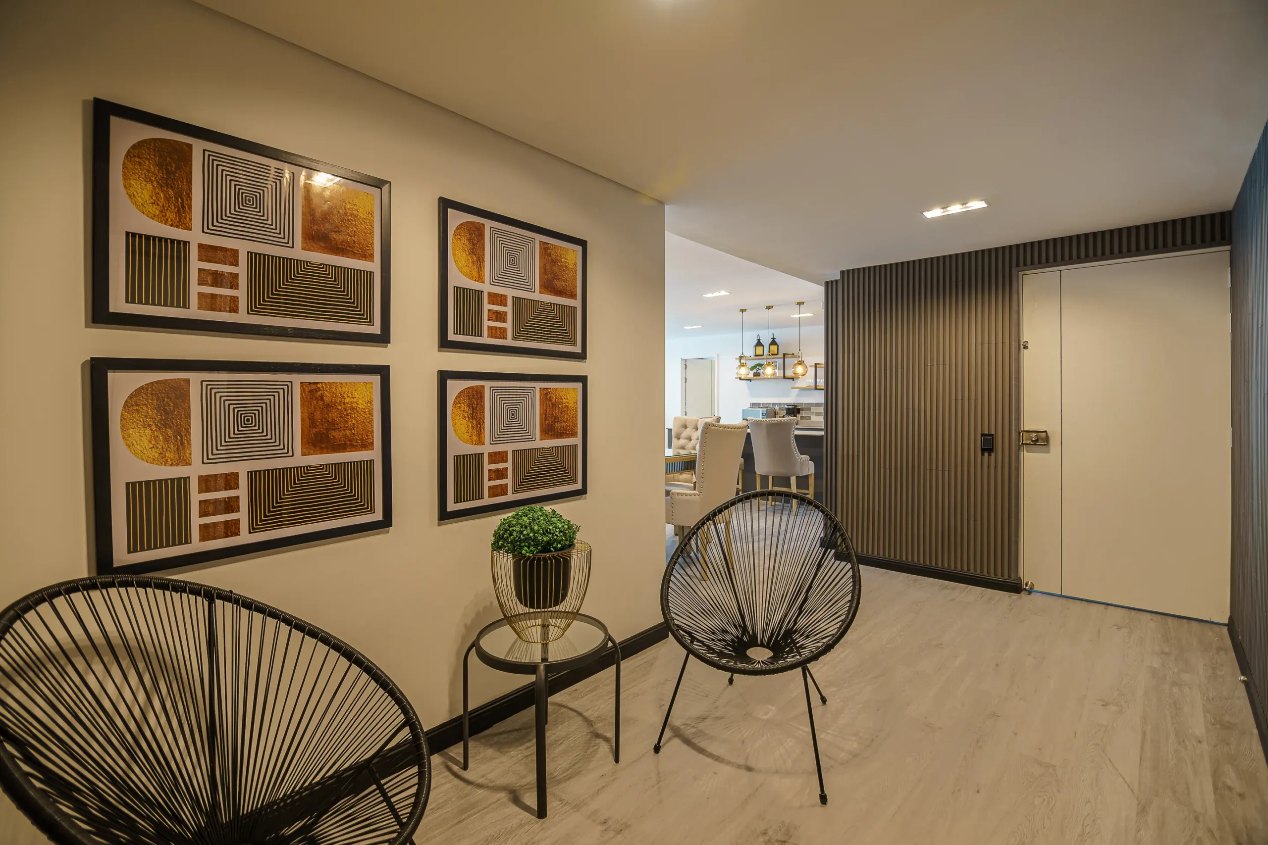 premium-penthhouse-sala-de-estar-first-class-hotel-medellin-scaled.webp