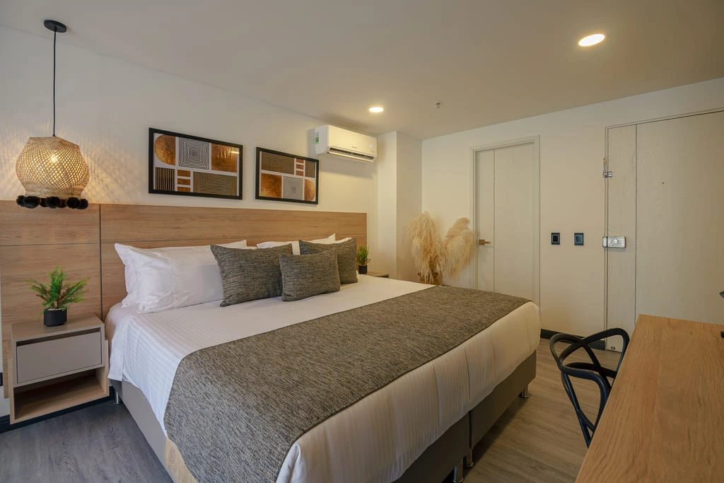 queen-Superior-Room-1-first-class-hotel-medellin.webp