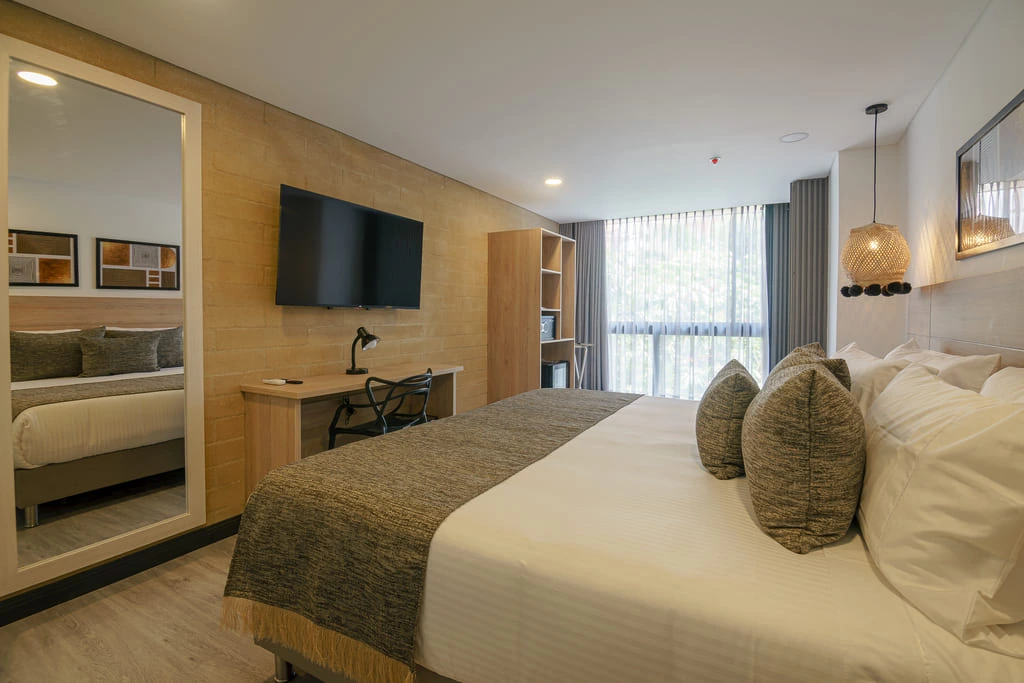 queen-Superior-Room-2-first-class-hotel-medellin.webp