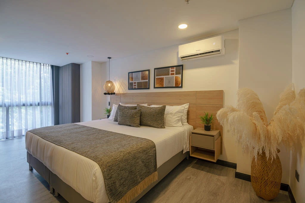 queen-Superior-Room-4-first-class-hotel-medellin.webp