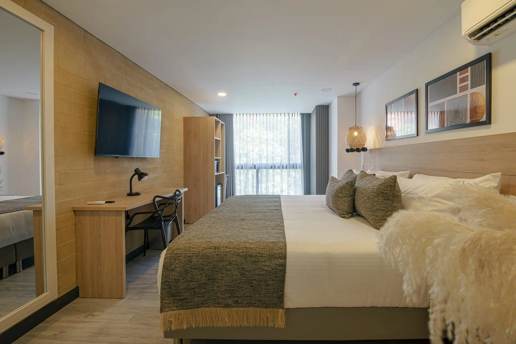 queen-Superior-Room-5-first-class-hotel-medellin.webp