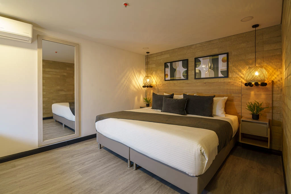 standard-room-first-class-hotel-medellin-1.webp