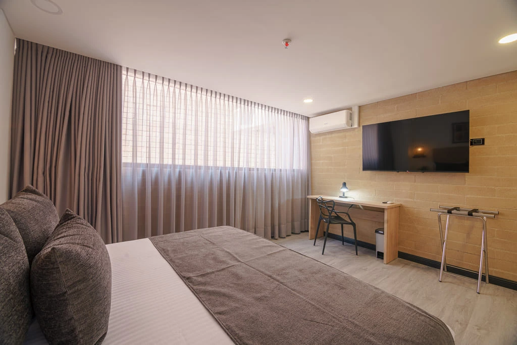 standard-room-first-class-hotel-medellin-10.webp