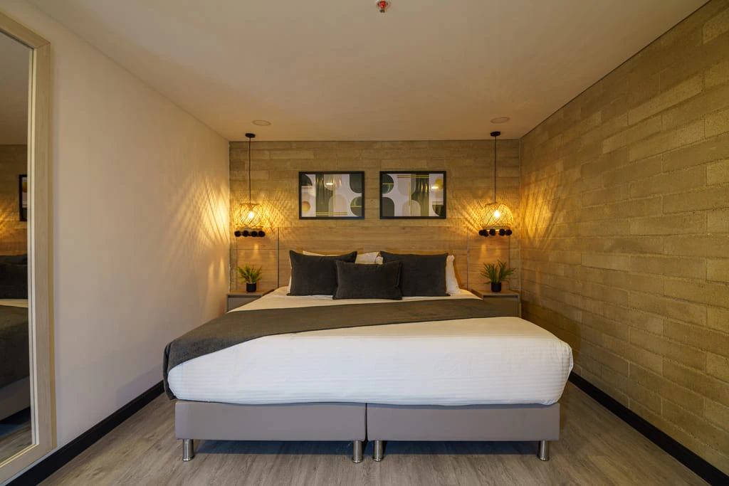 standard-room-first-class-hotel-medellin-11.webp