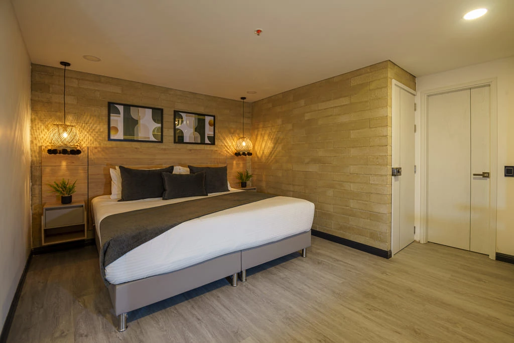 standard-room-first-class-hotel-medellin-2.webp