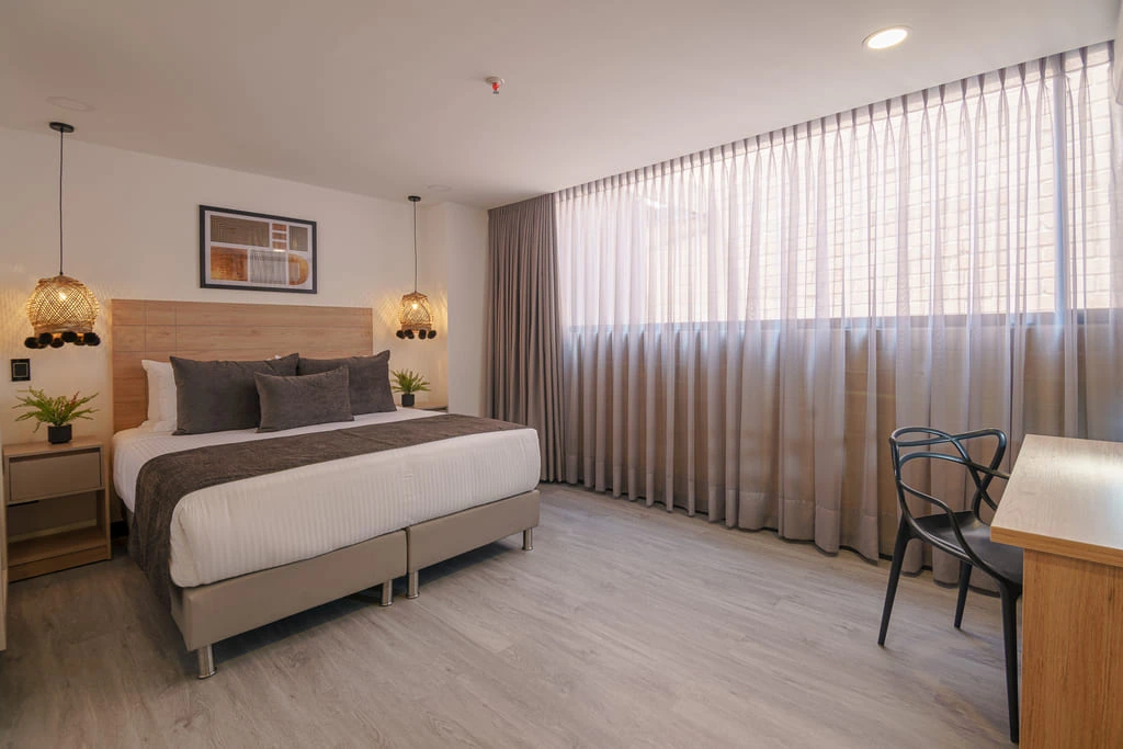 standard-room-first-class-hotel-medellin-5.webp