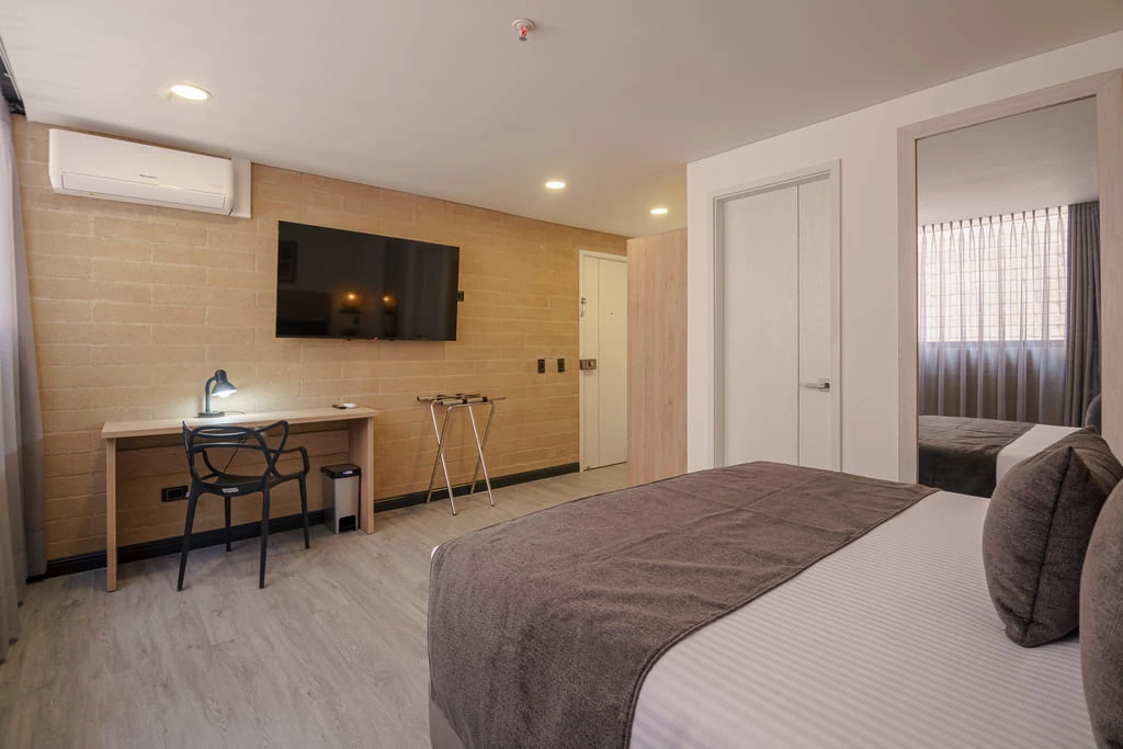 standard-room-first-class-hotel-medellin-6.webp