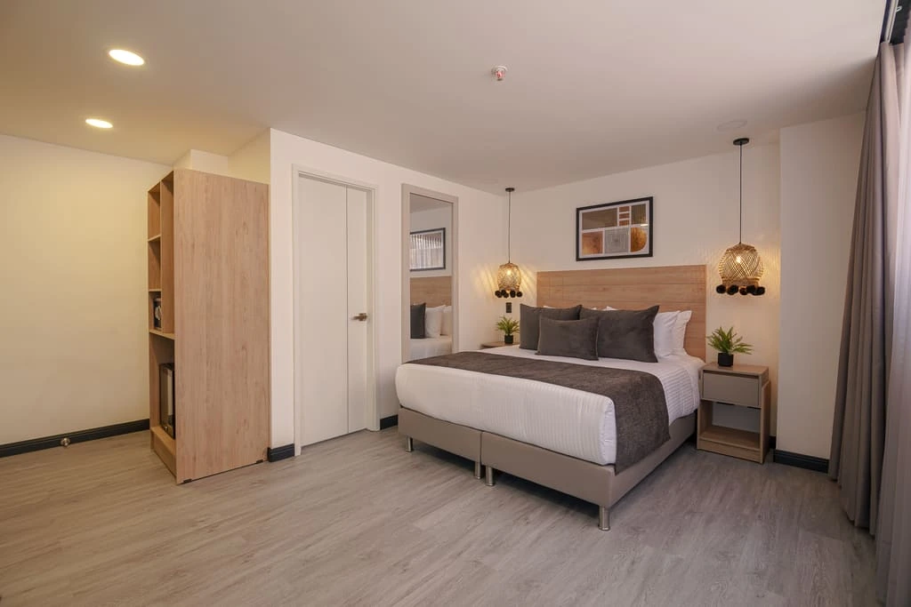 standard-room-first-class-hotel-medellin-7.webp