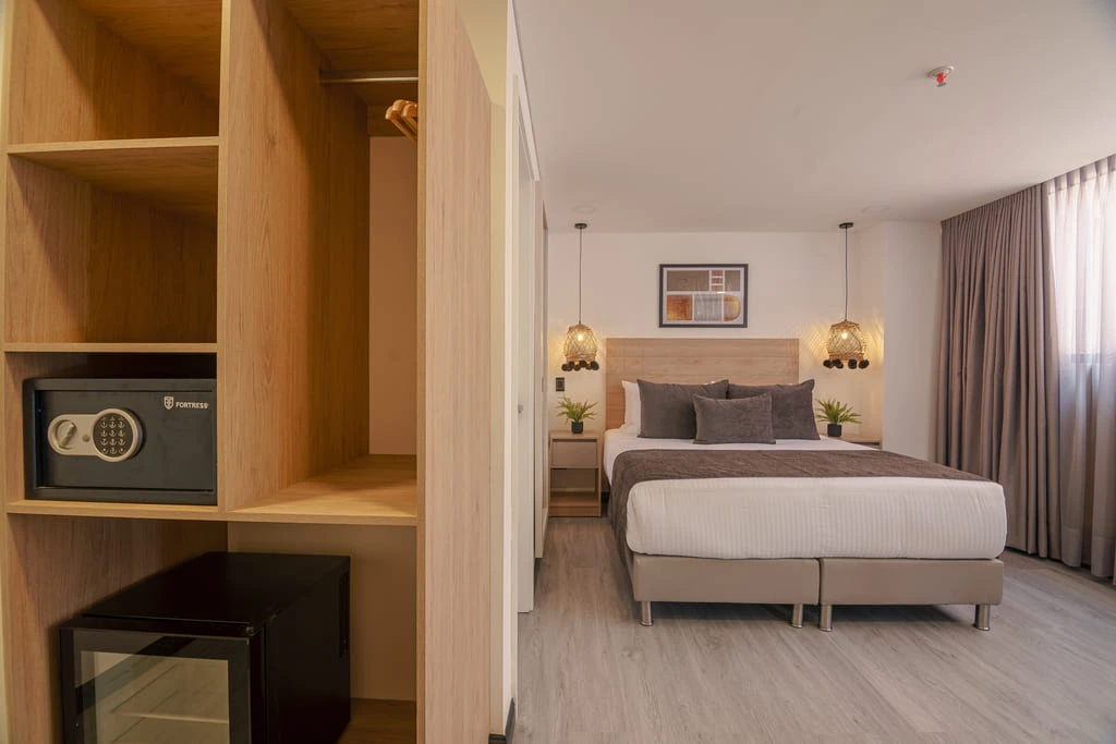 standard-room-first-class-hotel-medellin-9.webp